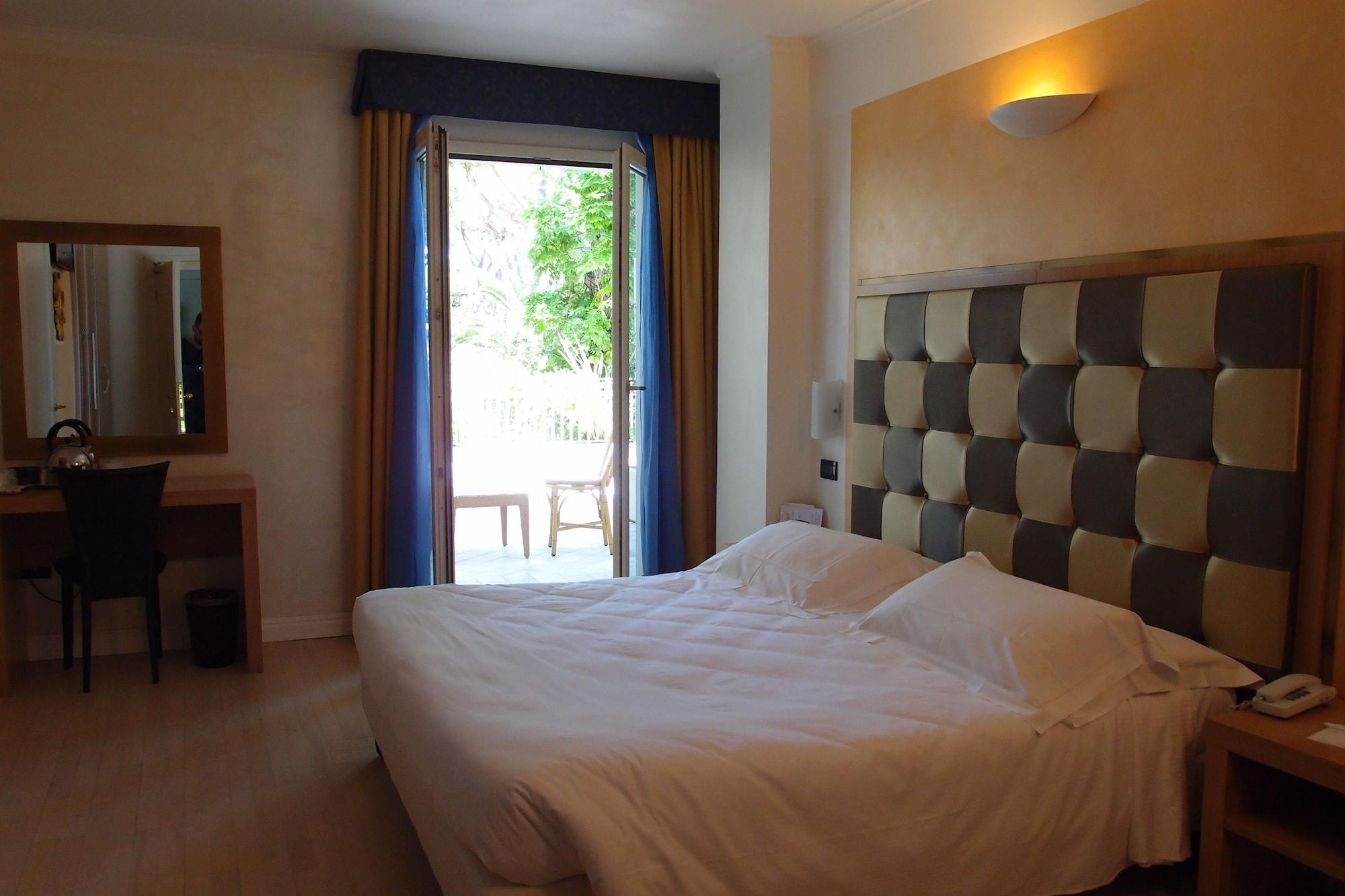 Hotel Ih Logos Dei Marmi 4*