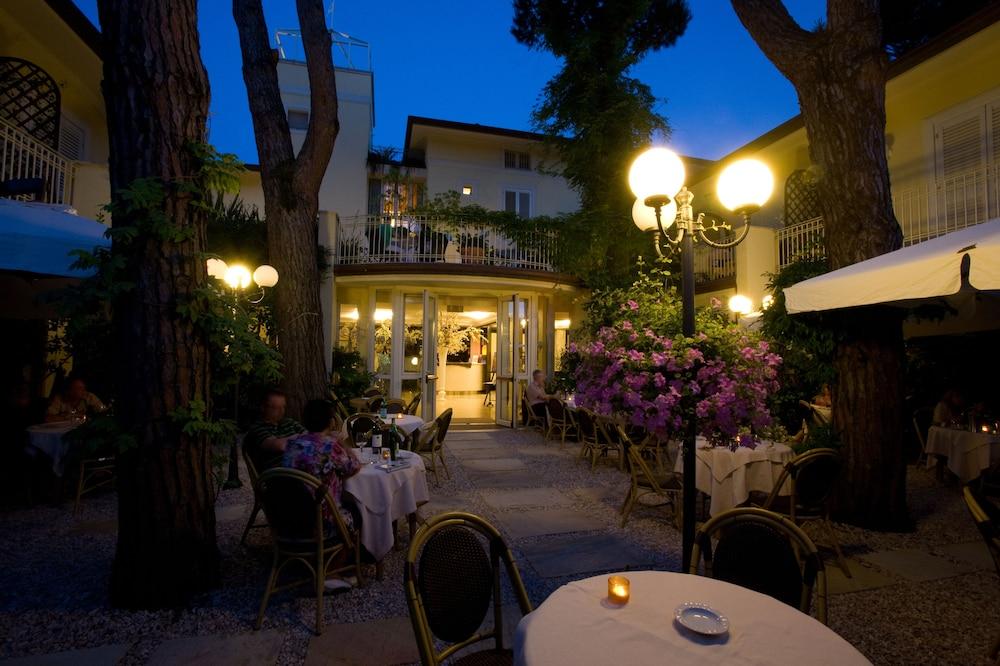 Ih Logos Dei Marmi 4*