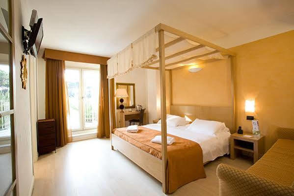 Ih Logos Dei Marmi Hotel
